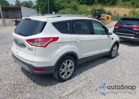 2015 Ford Escape Titanium z USA, uszkodzony, nr VIN 1FMCU0JX2FUC03241
